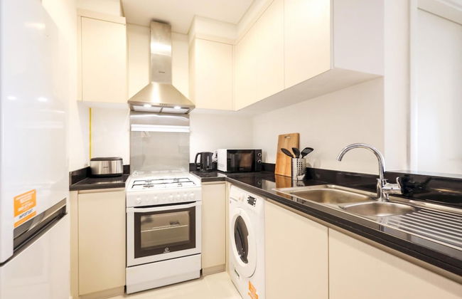 Elite LUX Holiday Homes - Serene Golf View Living 1 BHK in Damac Hills Dubai - Photo 16