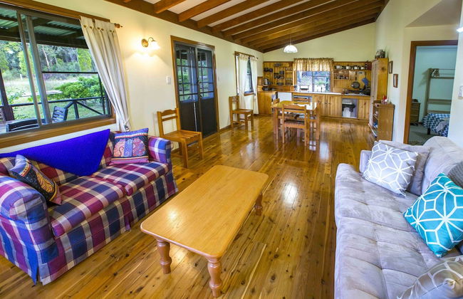 Wisteria Cottage and Cabins - Photo 12