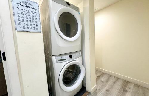 Cozy Chamber 3 BR Hollywood Townhouse - Photo 33