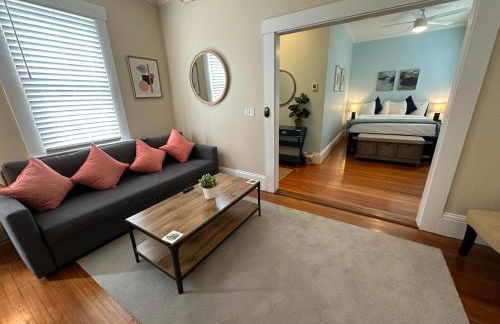 Charming Victorian Home Downtown Newport - Photo 6