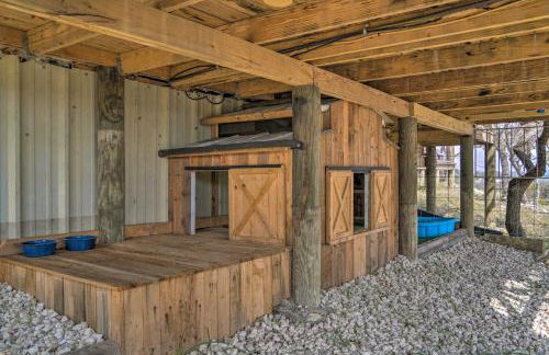 Kerrville Converted Barn Tiny Home with Kayaks! - Foto 18