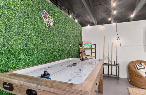 Game Room and Huge Yard with Fire Pit Yard Games and BBQ Near UE and Downtown - Foto 41