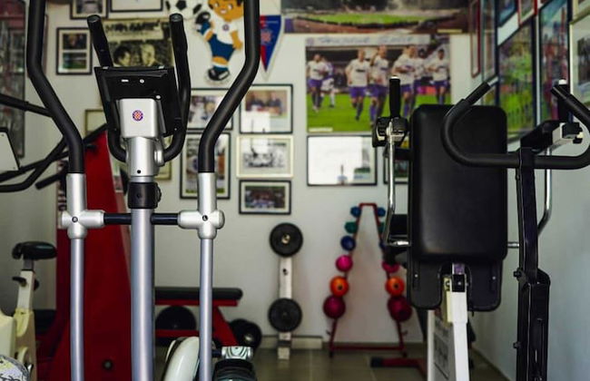 Spacious Prgomet Retreat With Private Pool, Fitness Centre, and Garden - Foto 64