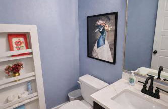 Black House - Downtown Elegance with HotTub and King Beds - Foto 52