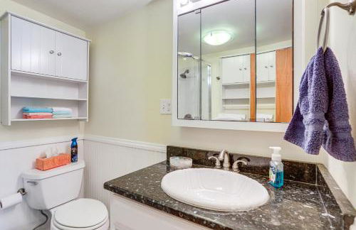 Waterfront Port Clinton Cottage with Fire Pit! - Foto 14