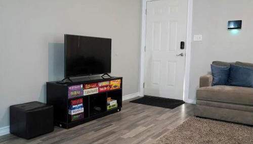 Queens Hidden Gem with Game Room 5 beds sleeps 9 - Foto 3