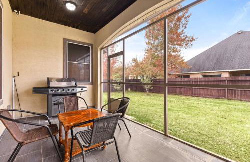 Randolph Central Location, 1-story, Chef Kitchen, Creekside - Foto 26