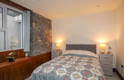 Hillside Apartment - Photo 11