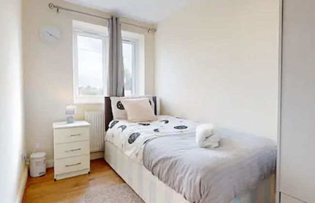 Captivating 2-bed Apartment in Stanford-le-hope - Foto 4