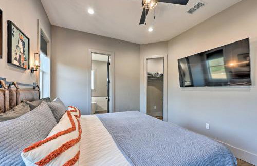 Lavish Riverfront Escape with Gas Grill! - Foto 16