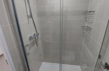 Cosy North Kensington Family apartment for 4 persons - Children stay free Netflix in all bedrooms Close to underground and overground stations - very convenient for Wembley Stadium - Foto 9