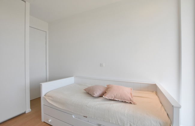 Bright Coastal Family Escape - Photo 23