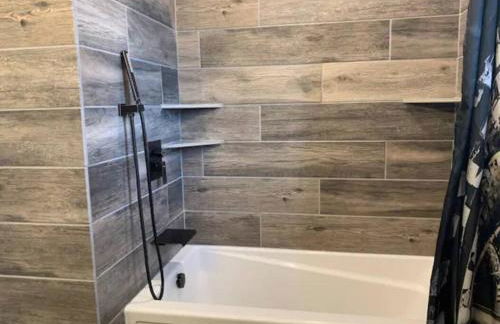 Lynx Lake Lux 6-BR HouseSleeps 22Hot TubGame Rm - Foto 85