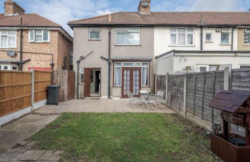 Lovely 4 Bedrooms House Near Romford Station With Parking - Foto 15