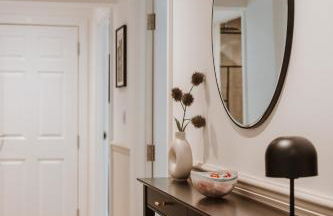 2 Bed Apartment Overlooking the Square Step Out to Shops & Dining - Foto 17