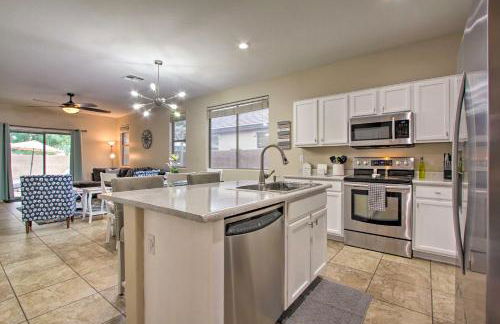 Sunny Surprise Vacation Rental with Pool, Near Golf! - Foto 9