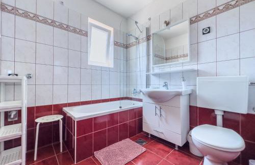 Cecilia Apartments - Photo 22