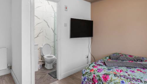 Unique 3 Bedrooms, 3 Ensuite, FREE WiFi, Private Parking - Foto 5