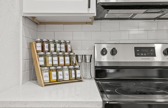 Sunny Palmetto Oasis: 4br Home With Private Pool 4 Bedroom Home by RedAwning - Foto 19