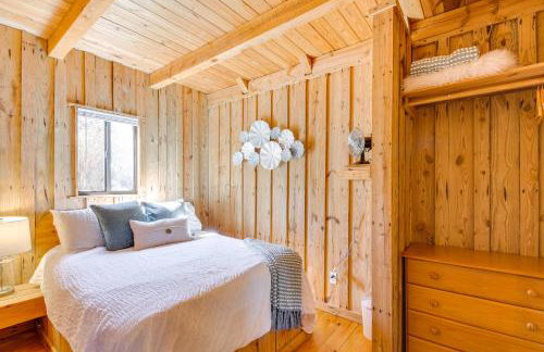 Walk to Lake Keowee Idyllic Six Mile Cabin! - Foto 13