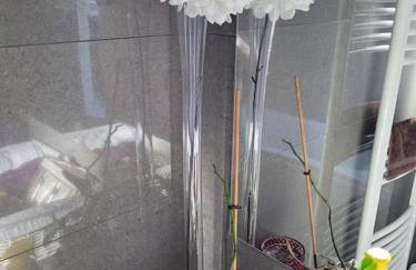 Spacious 5 Bedroom 11 Guest Family House in Horsham - Photo 26