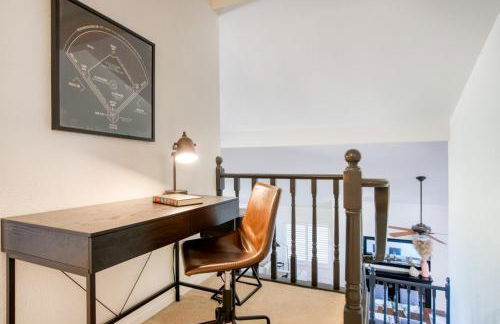 Upscale Phoenix Abode Walk to South Mountain Park - Foto 24