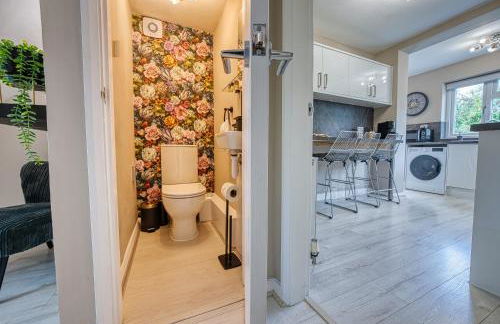 Elegant 5 Bed House - Sleeps 9, Central Solihull, NEC, JLR, HS2, Resorts World, Airport Business and Leisure Stays, - Foto 34