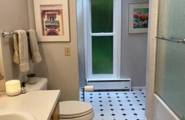 Forest Gallery- Mid-Century Modern With City Views - Photo 18