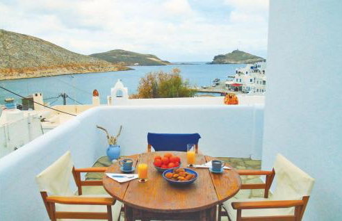 3 Bedroom Awesome Apartment In Panormos - Photo 1