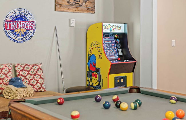 Alpine Serenity by Avantstay Beach + Lake Access Theater, Deck, Playroom - Foto 20