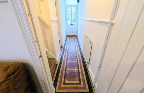 The Heritage Hideaway - King bed, Free parking, Walk to c-centre & Hospital - Foto 2