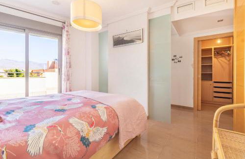 Penthouse in the Sun - Foto 26