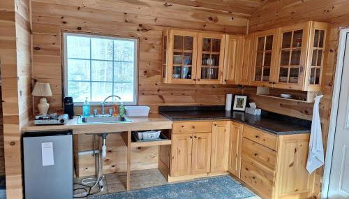 Unplug nd Reconnect in Peceful Off-Grid Cbin for Relxtion nd Nture Immersion in Beddington, Mine - Foto 4