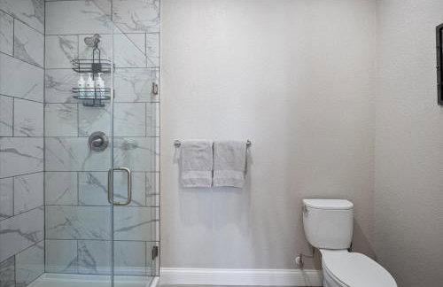 Lakefront Topsider Condo w/ Boat Slip, 2 Pools & Large Deck - Foto 45