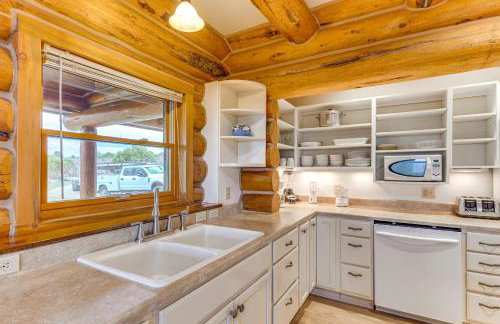 Spacious Rifle Cabin w/ Deck + Mountain Views! - Foto 6