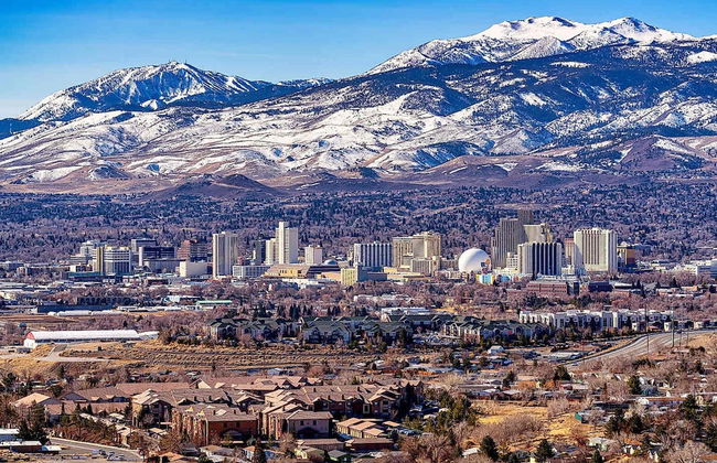 Stylish Sleek 4BR Nevada Home Near Downtown Reno - Foto 39