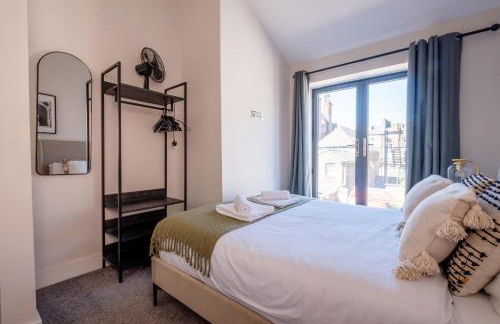 Luxury 4BDR House By Torr Property Group Short Lets & Serviced Accommodation With Free Gated Secure Parking & Private Patio Garden Liverpool - Foto 54