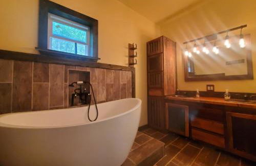 Waterfront Lonestar Cabin in a Magical Forest - Foto 8