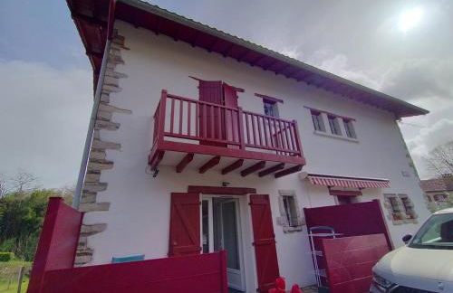 Appartement T3 confortable avec terrasse, 2 chambres, cuisine équipée, Wi-Fi – Larressore - FR-1-495-122 - Foto 1