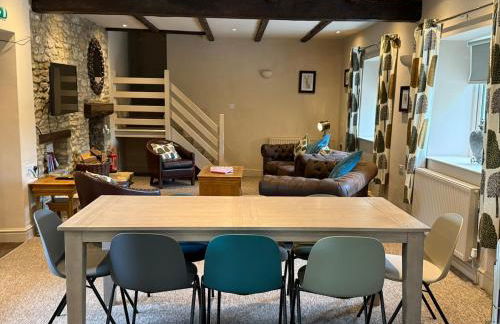 4-Bed Cottage at Famous Tuckers Grave Inn Sleeps 8 - Photo 21