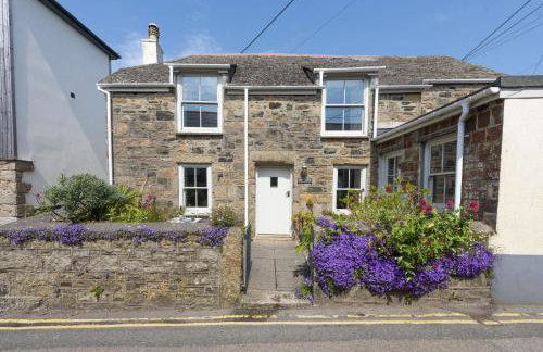 Piskey Cottage, Mousehole - Close to Harbourside - Free WiFi - Free Parking - Photo 1