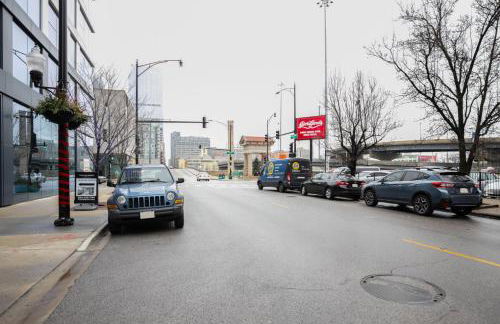 W Loop 2BR w Gym Pool in heart of Greektown CHI-561 - Foto 39