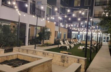 Beautiful Condo on Riverwalk w King Ste Free Parking Pet friendly centrally Located on the Riverwalk - Photo 12