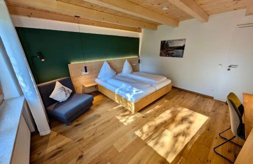 Gästehaus Philipp im Herzen des Fichtelgebirges - 5 Ferienwohnungen, großes Grundstück, Wald und Wiese, Wohnung mit privater Sauna, kostenfreie Parkplätze, WLAN - Foto 12