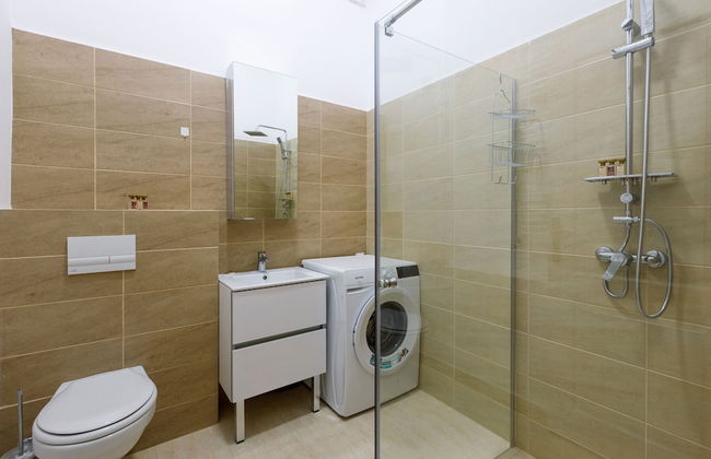 Mira Central Residence - Photo 42