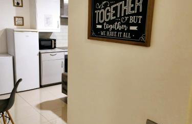 Luxurious 3 bed Ensuites & kitchenettes Nr LGI Hospital & Uni - Free 5G WIFI & Netflix Short Stays - Contractors Free Parking - Foto 31