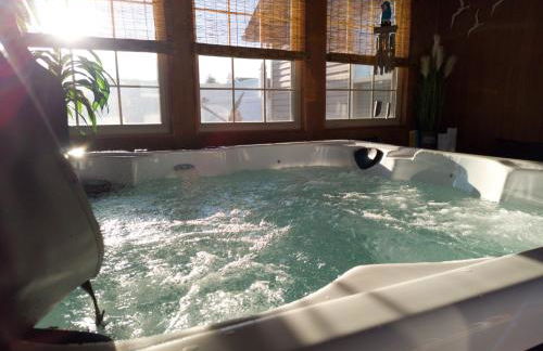 Hot Tub Hideaway 3 BR - Foto 6