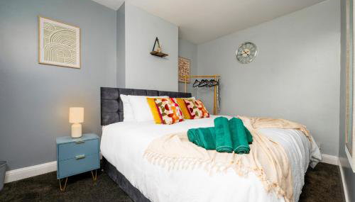 Modern Spacious Home - Parking - Sleeps 6 - minutes from the A1 & the Races - Foto 5