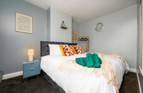 Modern Spacious Home - Parking - Sleeps 6 - minutes from the A1 & the Races - Foto 5