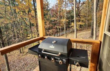 Sweet Tree Cabin with Grill Overlooking Tappan Lake in Ohio - Foto 12